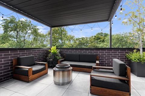 Tiny photo for 2617 N Seminary Avenue #3S, Chicago, IL 60614 (MLS # 12458943)