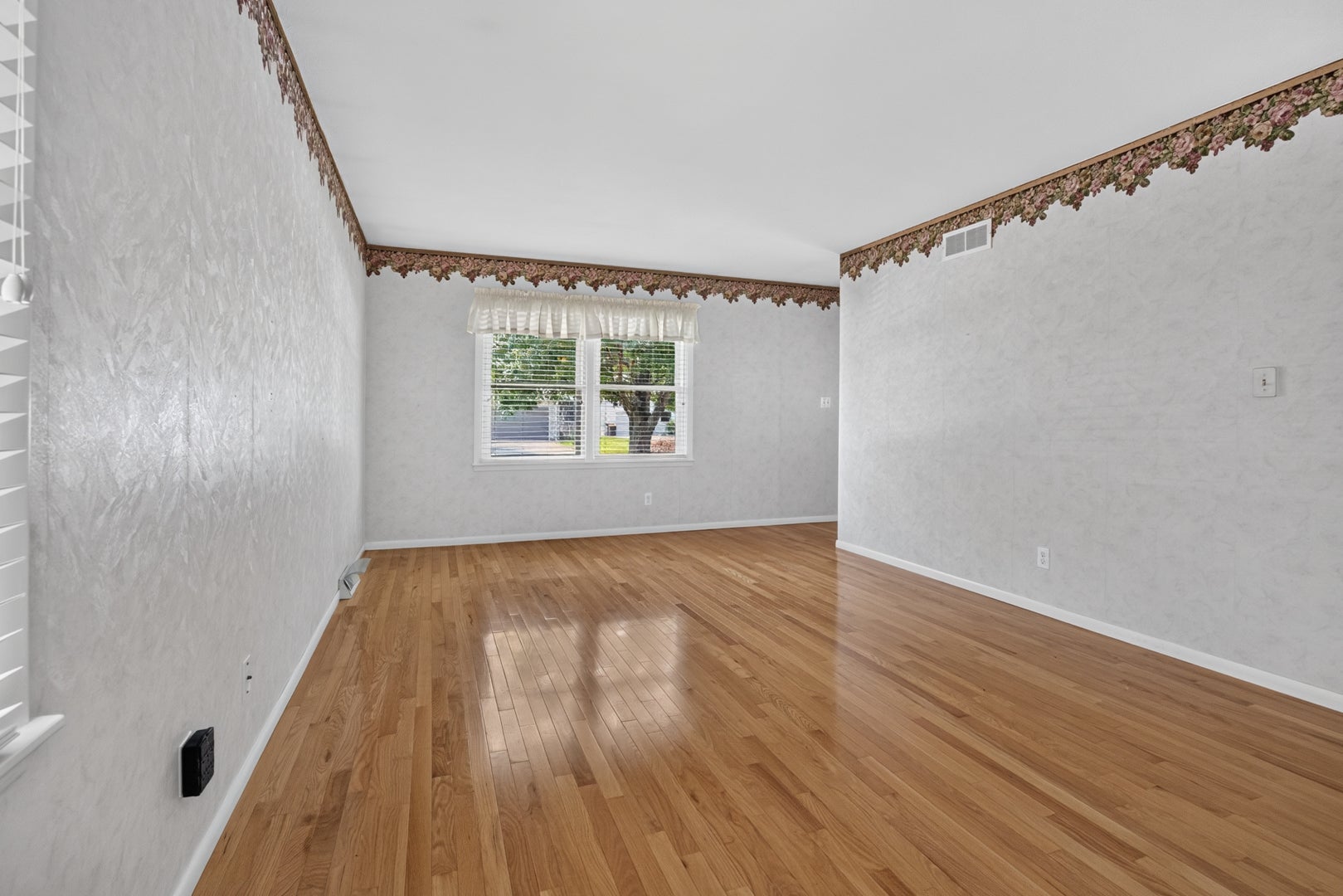 1204 Searle Drive