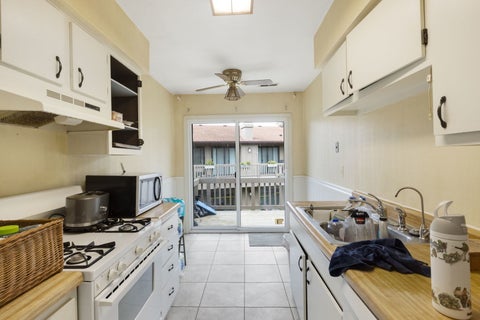 Tiny photo for 29W381 Emerald Green Drive #H, Warrenville, IL 60555 (MLS # 12791647)