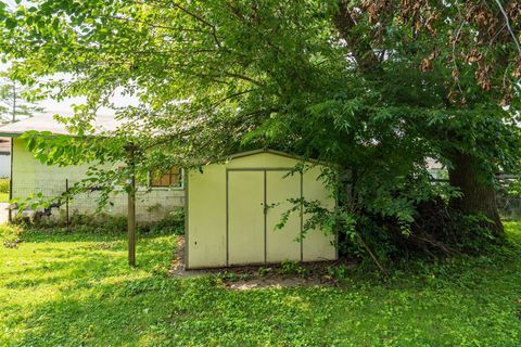 Tiny photo for 1405 W Mulberry Street, Bloomington, IL 61701 (MLS # 12433365)