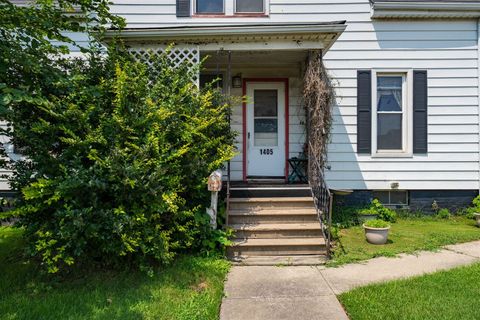 Tiny photo for 1405 W Mulberry Street, Bloomington, IL 61701 (MLS # 12433365)