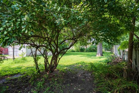 Tiny photo for 1405 W Mulberry Street, Bloomington, IL 61701 (MLS # 12433365)