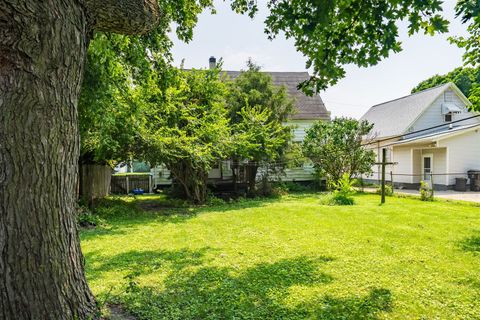 Tiny photo for 1405 W Mulberry Street, Bloomington, IL 61701 (MLS # 12433365)