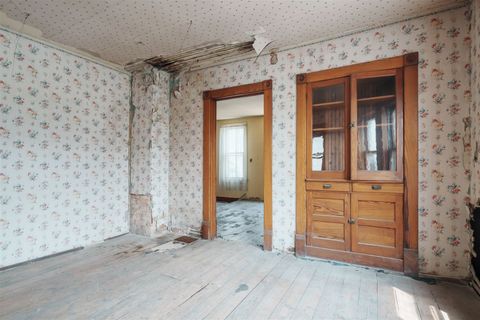 Tiny photo for 1405 W Mulberry Street, Bloomington, IL 61701 (MLS # 12433365)