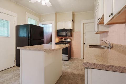 Tiny photo for 1405 W Mulberry Street, Bloomington, IL 61701 (MLS # 12433365)