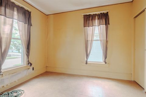 Tiny photo for 1405 W Mulberry Street, Bloomington, IL 61701 (MLS # 12433365)