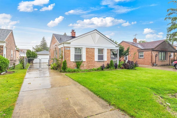 8216 N CALDWELL AVE, NILES, IL 60714 - Image 5470b09b280cd2f5f55043a6c0b6df4e/3498365603