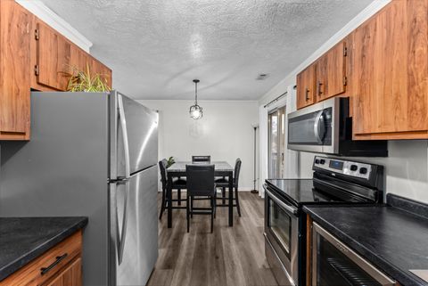 Tiny photo for 1808 53rd Street #5, Moline, IL 61201 (MLS # 100000173)