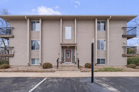 Photo of 1808 53rd Street #5, Moline, IL 61201 (MLS # 100000173)