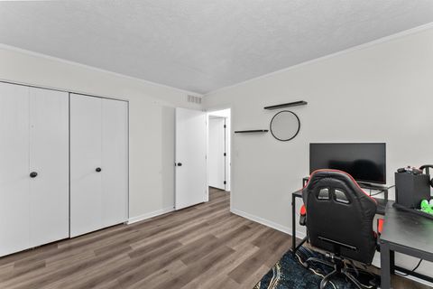 Tiny photo for 1808 53rd Street #5, Moline, IL 61201 (MLS # 100000173)