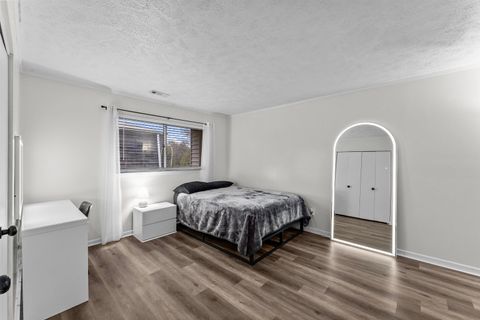 Tiny photo for 1808 53rd Street #5, Moline, IL 61201 (MLS # 100000173)