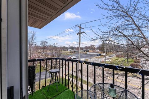 Tiny photo for 1808 53rd Street #5, Moline, IL 61201 (MLS # 100000173)