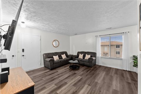 Tiny photo for 1808 53rd Street #5, Moline, IL 61201 (MLS # 100000173)