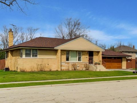 Photo of 8124 W Courtland Avenue W, Harwood Heights, IL 60706 (MLS # 12614282)