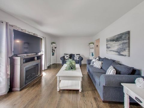 Tiny photo for 8124 W Courtland Avenue W, Harwood Heights, IL 60706 (MLS # 12614282)