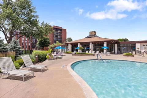 Tiny photo for 129 Acacia Circle #106E, Indian Head Park, IL 60525 (MLS # 12558071)