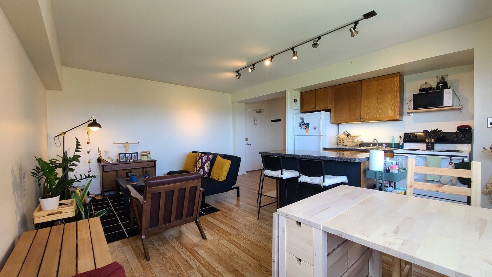 4980 N Marine Drive 1135