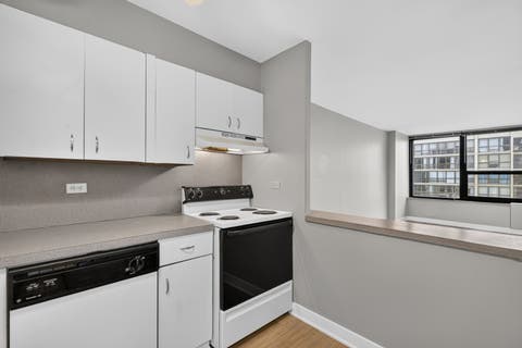 Tiny photo for 1560 N Sandburg Terrace #1905J, Chicago, IL 60610 (MLS # 12703523)