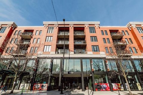 3232 N Halsted Street D707 Chicago IL 60657