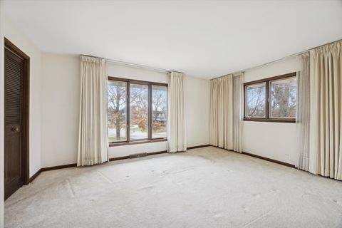 Tiny photo for 28 Concord Drive, Oak Brook, IL 60523 (MLS # 12515060)