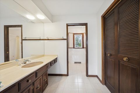 Tiny photo for 28 Concord Drive, Oak Brook, IL 60523 (MLS # 12515060)