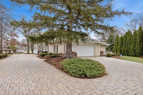 Tiny photo for 28 Concord Drive, Oak Brook, IL 60523 (MLS # 12515060)