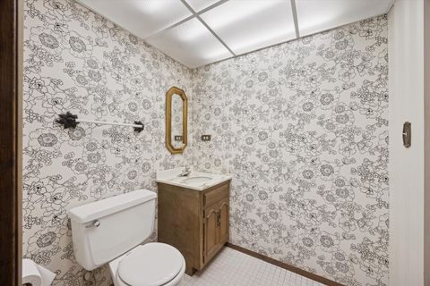 Tiny photo for 28 Concord Drive, Oak Brook, IL 60523 (MLS # 12515060)