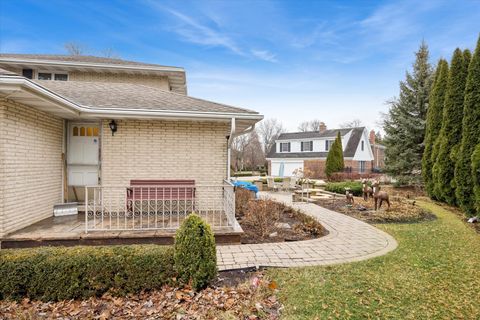 Tiny photo for 28 Concord Drive, Oak Brook, IL 60523 (MLS # 12515060)