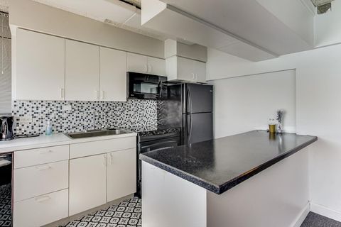 Tiny photo for 5733 N Sheridan Road #23B, Chicago, IL 60660 (MLS # 12558222)