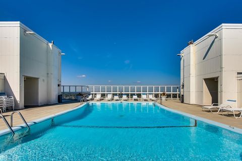 Tiny photo for 5733 N Sheridan Road #23B, Chicago, IL 60660 (MLS # 12558222)