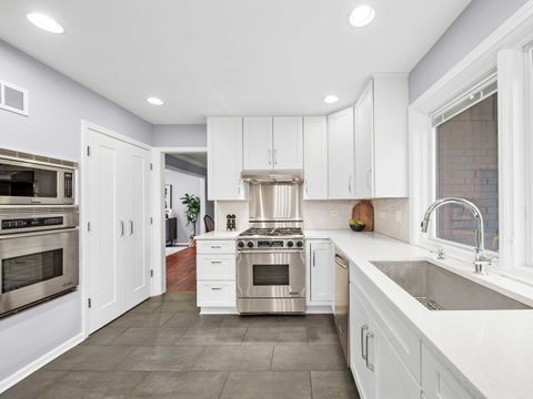 Tiny photo for 2409 The Strand, Northbrook, IL 60062 (MLS # 12615919)