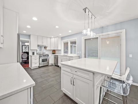 Tiny photo for 2409 The Strand, Northbrook, IL 60062 (MLS # 12615919)