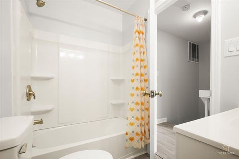 Tiny photo for 512 MEADOW GREEN Lane, Round Lake Beach, IL 60073 (MLS # 12621464)