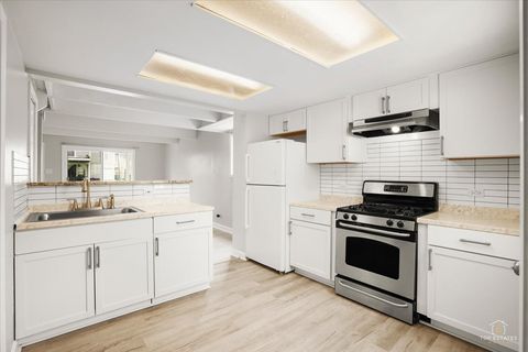 Tiny photo for 512 MEADOW GREEN Lane, Round Lake Beach, IL 60073 (MLS # 12621464)