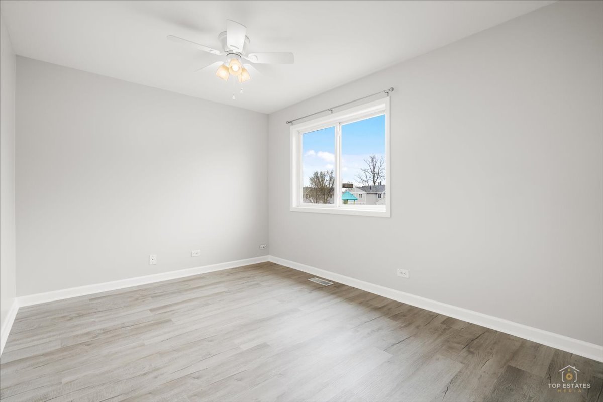 512 MEADOW GREEN Lane