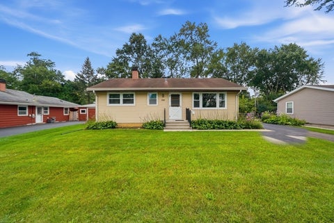Tiny photo for 423 Lawrence Avenue, Grayslake, IL 60030 (MLS # 12714894)