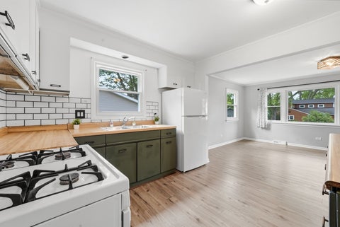 Tiny photo for 423 Lawrence Avenue, Grayslake, IL 60030 (MLS # 12714894)