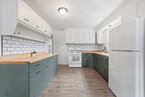 Tiny photo for 423 Lawrence Avenue, Grayslake, IL 60030 (MLS # 12714894)
