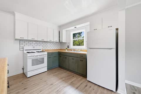 Tiny photo for 423 Lawrence Avenue, Grayslake, IL 60030 (MLS # 12714894)