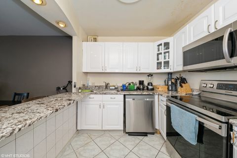 Tiny photo for 5415 N Sheridan Road #3405, Chicago, IL 60640 (MLS # 12423006)