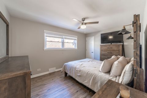 Tiny photo for 5806 S Menard Avenue, Chicago, IL 60638 (MLS # 12572567)