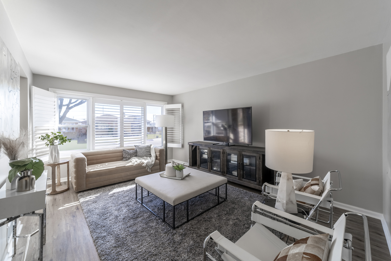 5806 S Menard Avenue