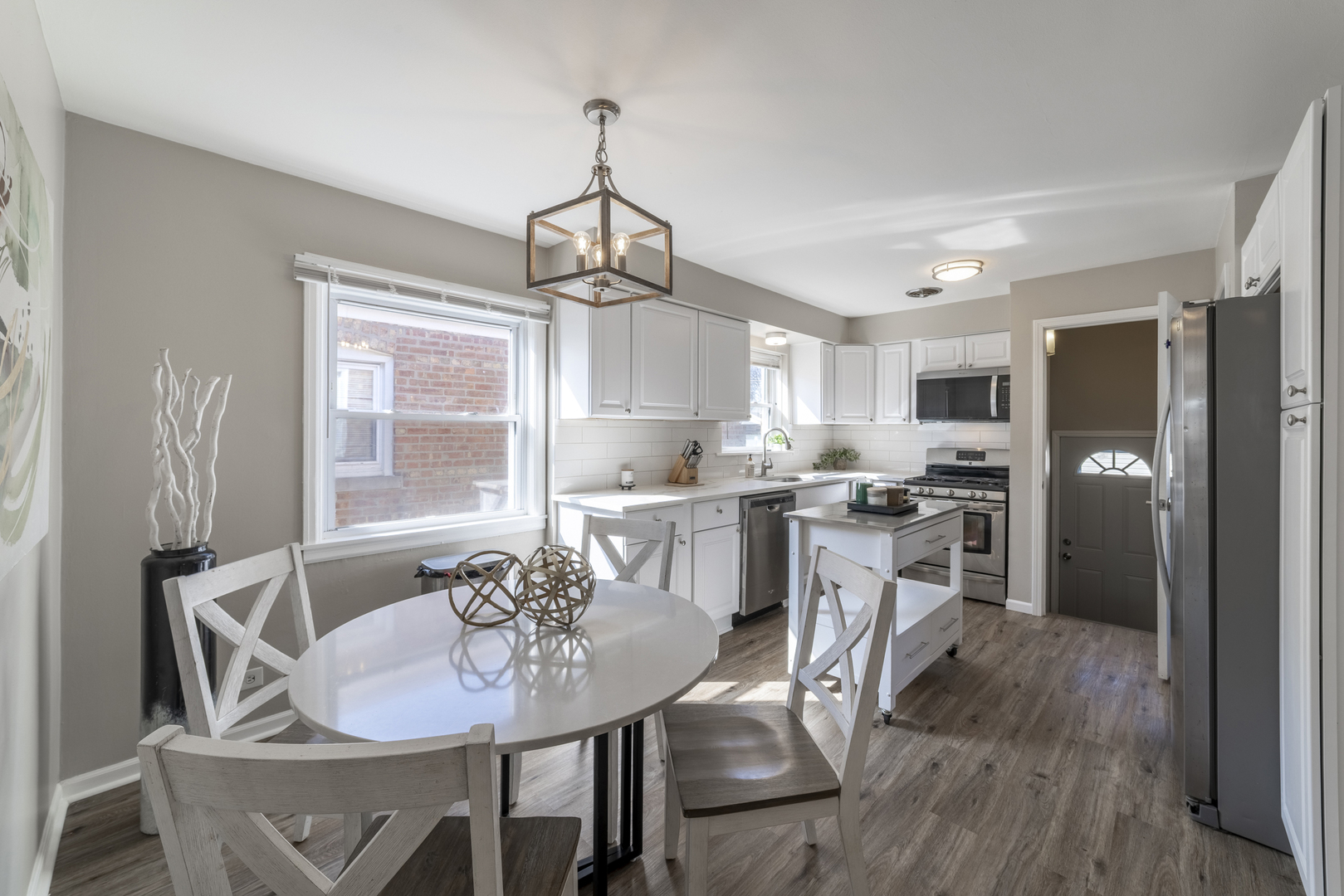 5806 S Menard Avenue