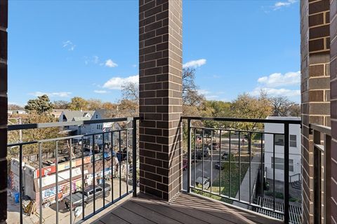 Tiny photo for 3653 W Barry Avenue #4E, Chicago, IL 60618 (MLS # 12538408)