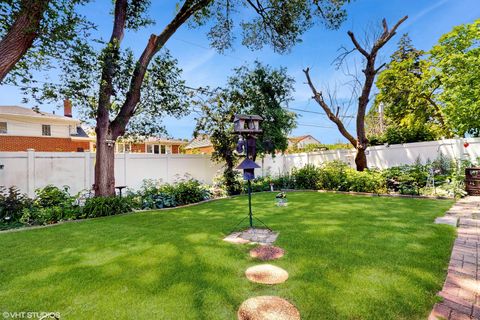 Tiny photo for 918 Park Drive, Melrose Park, IL 60160 (MLS # 12470836)