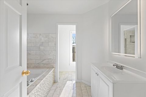 Tiny photo for 2321 Steeple Chase Circle W, Libertyville, IL 60048 (MLS # 12618129)