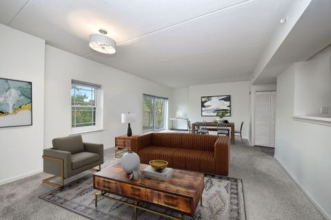 Tiny photo for 586 Crescent Boulevard #305, Glen Ellyn, IL 60137 (MLS # 12495386)