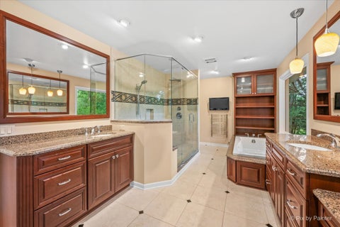 Tiny photo for 1 Carlisle Road, Hawthorn Woods, IL 60047 (MLS # 12751601)