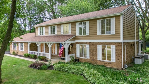 Tiny photo for 1 Carlisle Road, Hawthorn Woods, IL 60047 (MLS # 12751601)