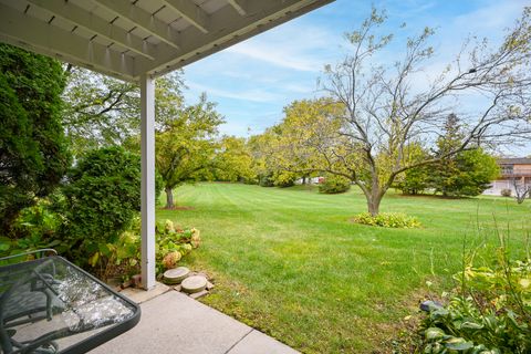 Tiny photo for 228 Arrowwood Court #D1, Schaumburg, IL 60193 (MLS # 12499344)